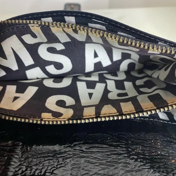 MARC JACOBS wallet. Black. Gold Hardware. Multiple compartments on both sides. - Picture 4 of 7